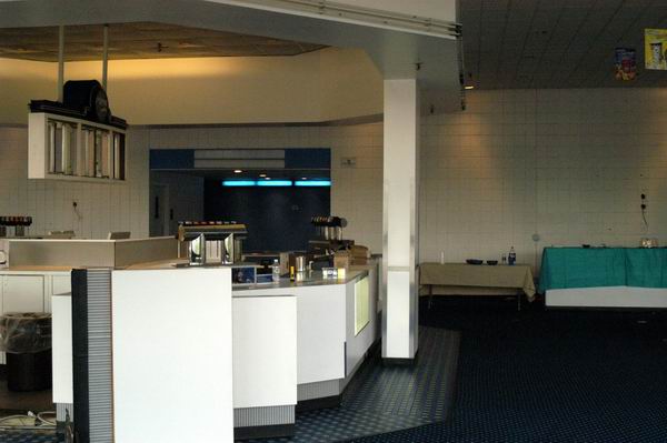 Showcase Cinemas Pontiac 6-12 - April 2003 (newer photo)